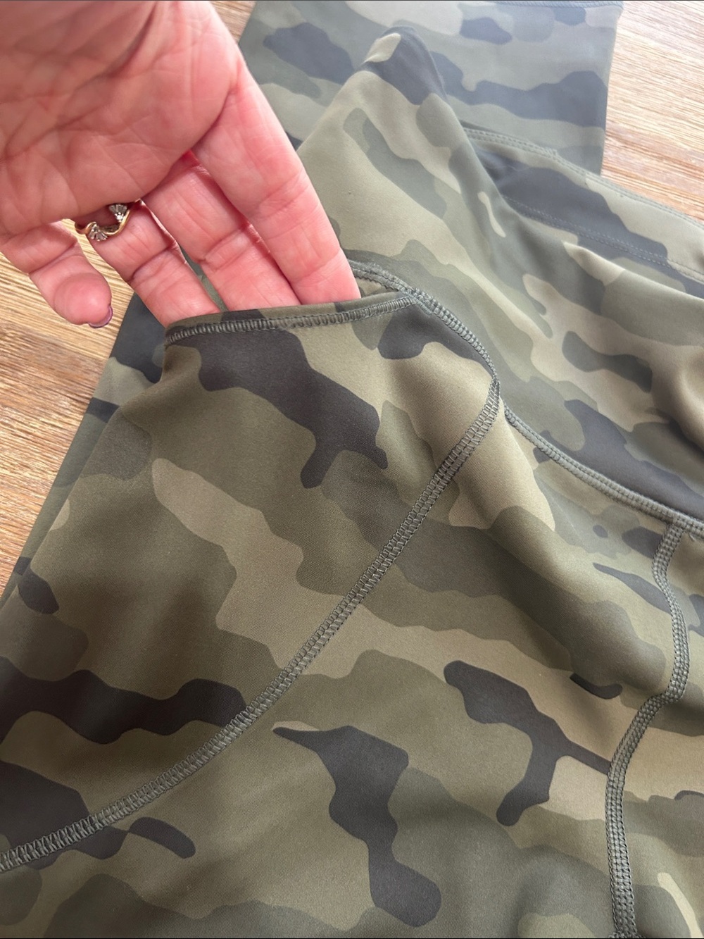 Duluth Trading Co  Olive Green Camo Leggings size S x 31 - Picture 3 of 7